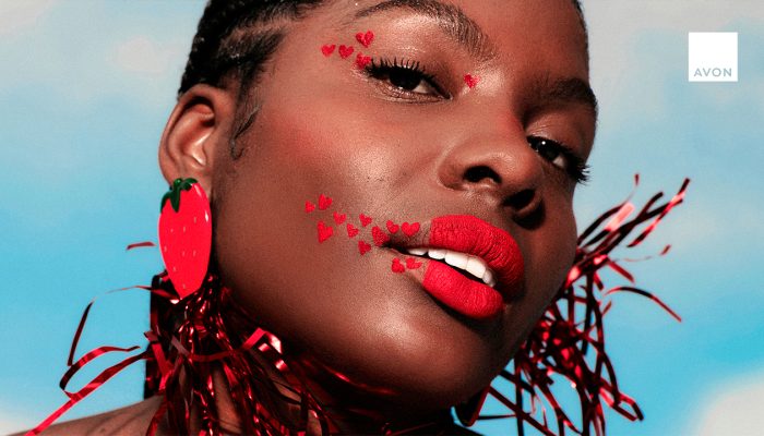 Lip-art-Avon-transforma-batom-em-protagonista-do-Carnaval-2026.jpg