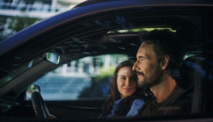 Rodrigo-Santoro-estreia-parceria-com-a-Renault-e-protagoniza-campanha-ao-lado-de-Mel-Fronckowiak.jpg
