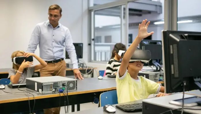 group-multiethnic-kids-wearing-vr-headsets-teacher-watching-them-scaled_p40857_thumb_resized.jpg